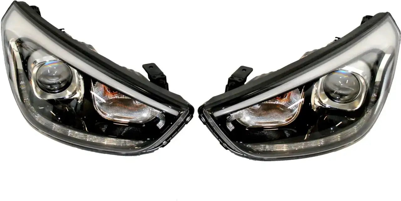 Dwa reflektory do Hyundai ix35 2014, z nowoczesnymi światłami LED. Idealne, by sprawdzić, jakie żarówki będą pasować.