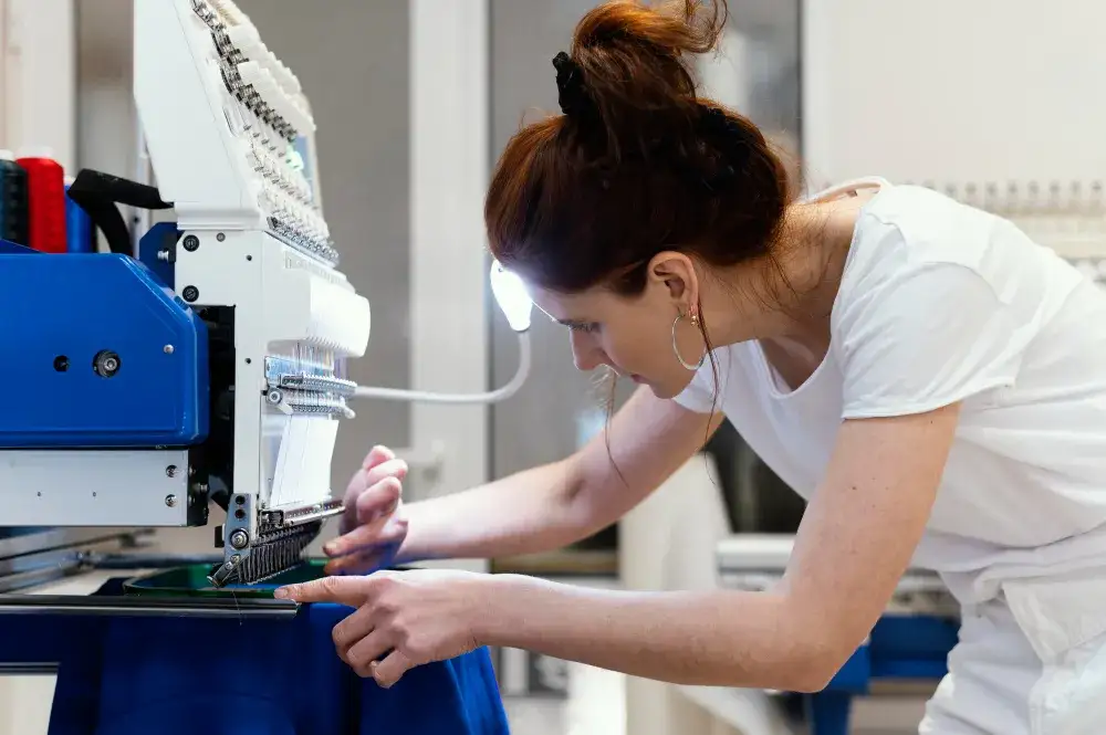 porównanie technik zdobienia odzieży