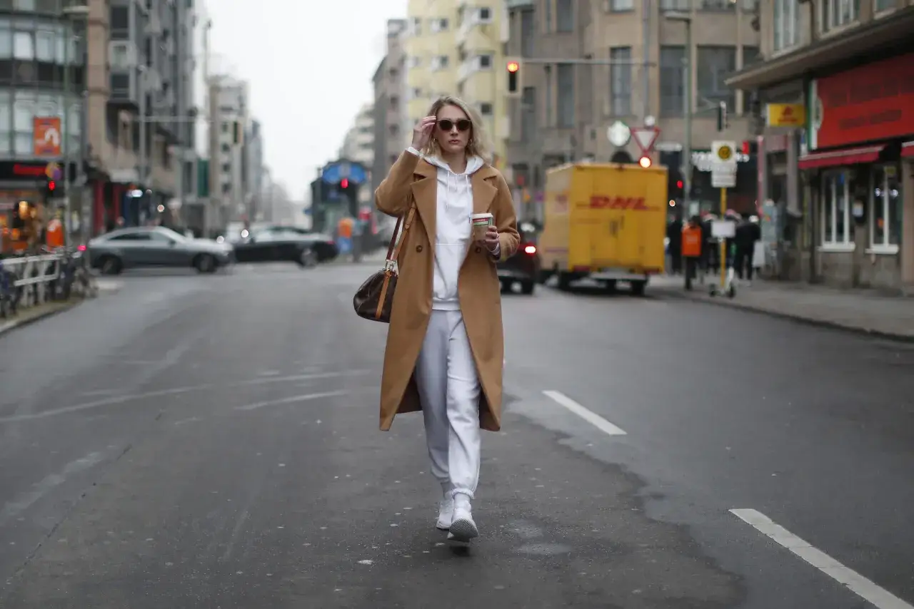 Trencz bluza z kapturem stylizacje