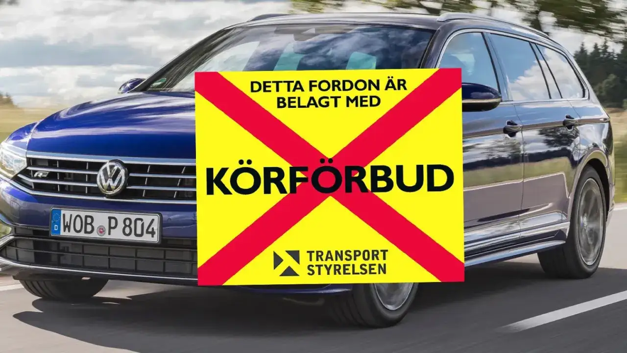 Blå bil med skylt
