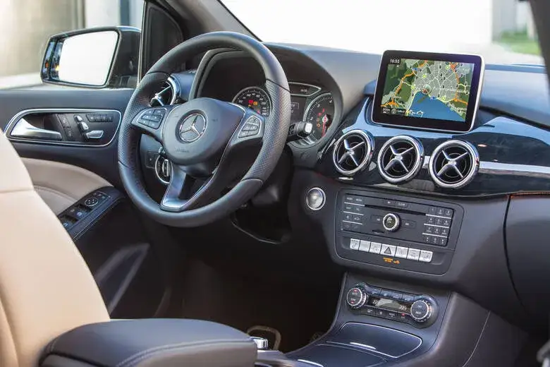 Mercedes Klasa B W246 wnętrze