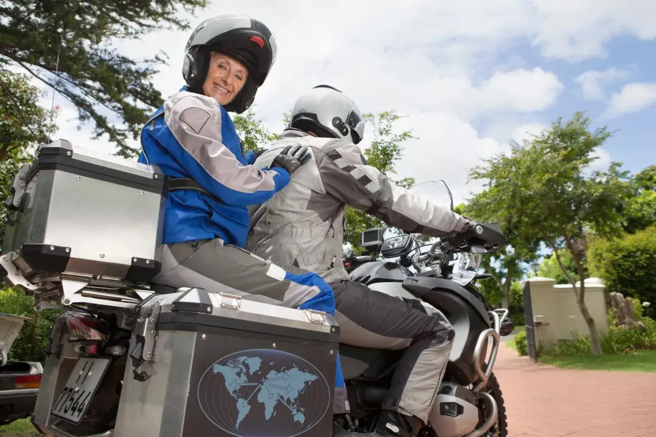Porównanie technologii Bluetooth i Mesh w interkomach motocyklowych