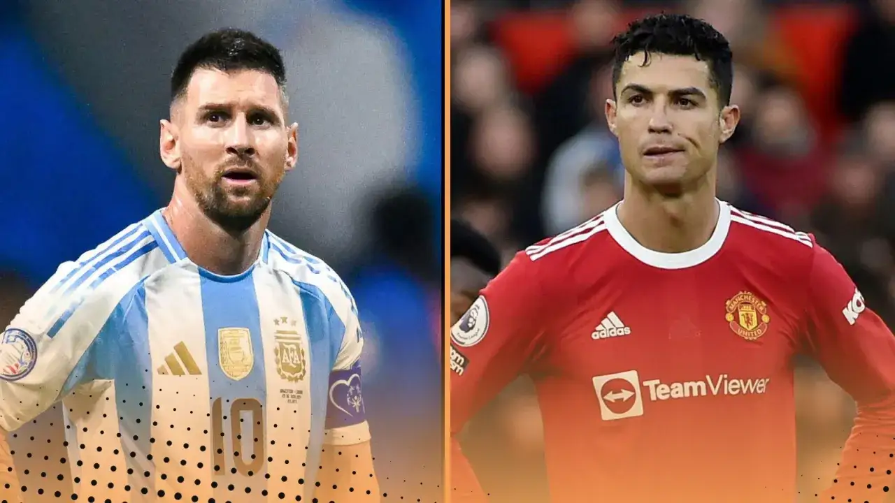 Messi w koszulce Argentyny i Ronaldo w czerwonej koszulce Manchesteru United. Ciekawe, ile lat ma Messi i Ronaldo, gdy patrzą na siebie na boisku.