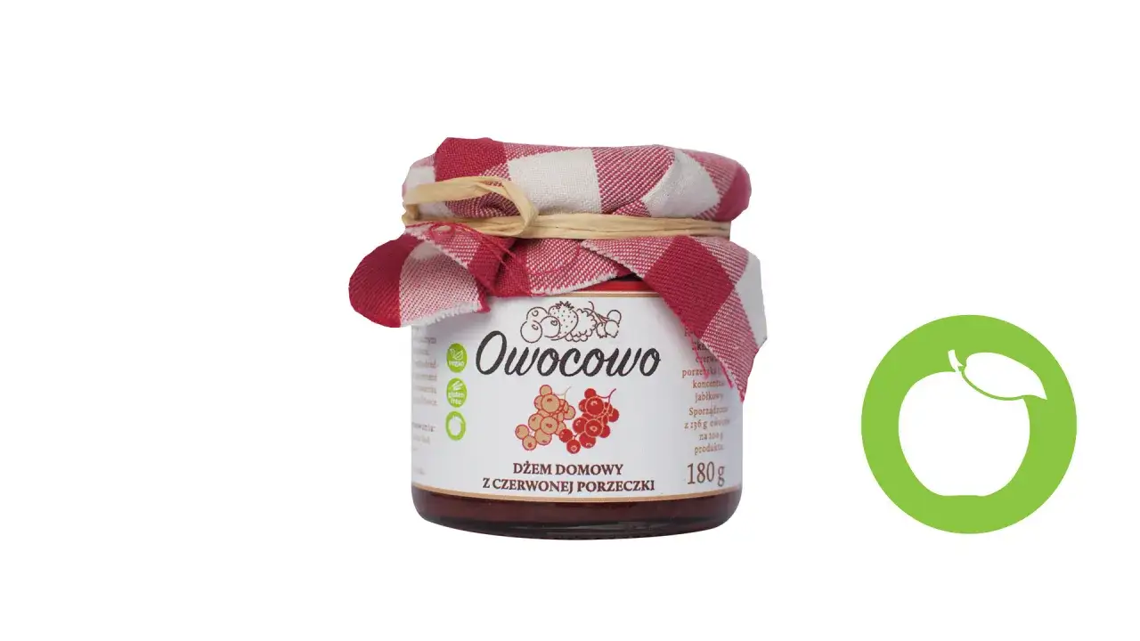 Słoik domowego dżemu z czerwonej porzeczki, ozdobiony kratkowaną chusteczką. Idealny na śniadanie!