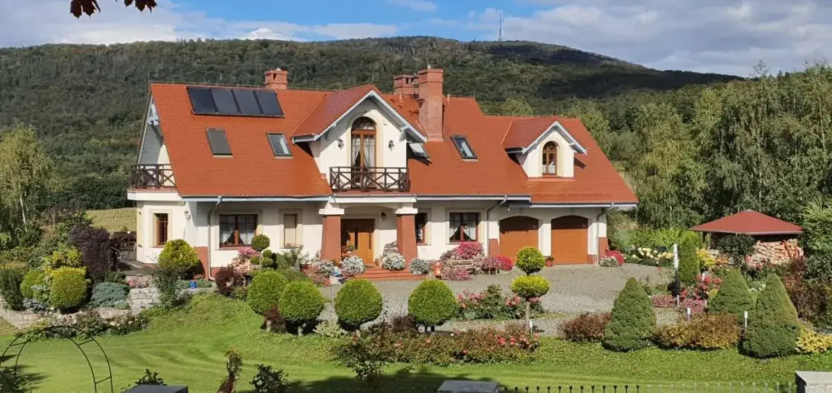 Różne typy noclegów w Górach Sowich (agroturystyka, domek, hotel spa)