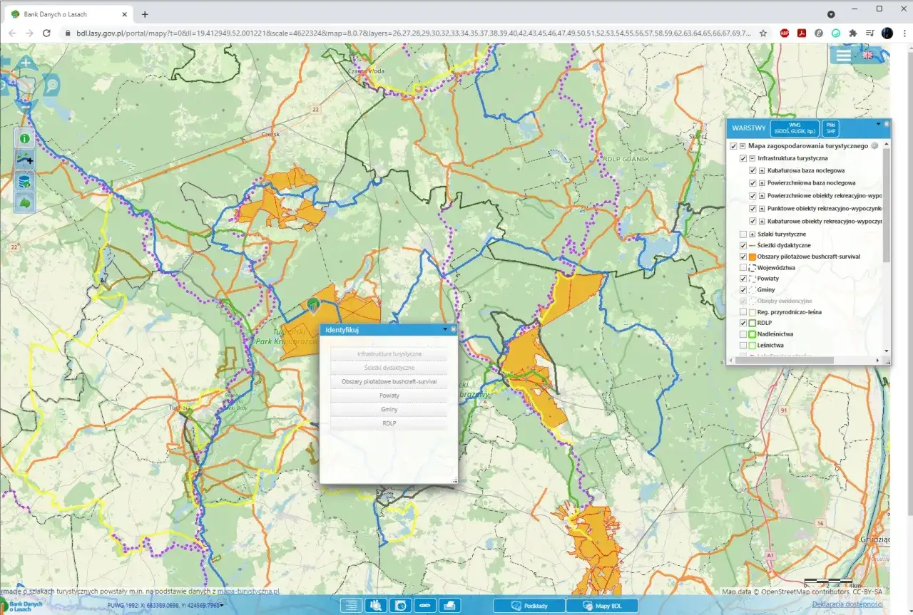 Mapa turystyczna z zaznaczonymi szlakami i obiektami, idealna do planowania programu 