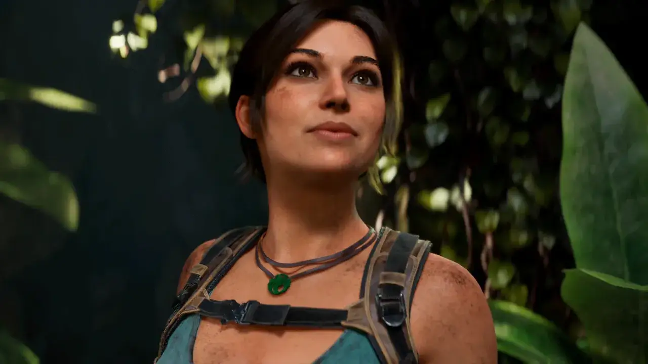 Lara Croft w dżungli, szukając dziedzictwa Atlantydy. Zielony amulet na szyi.