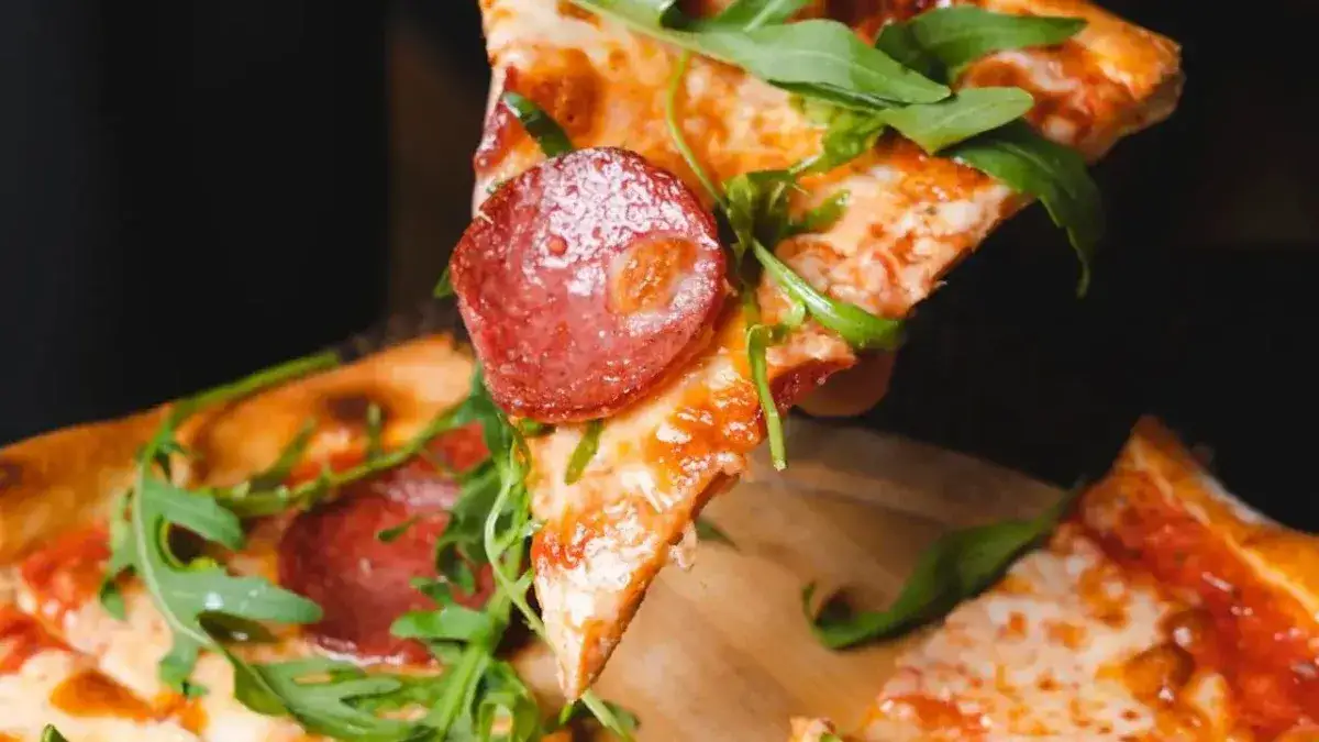 salami na pizzy bezpieczne w ciąży