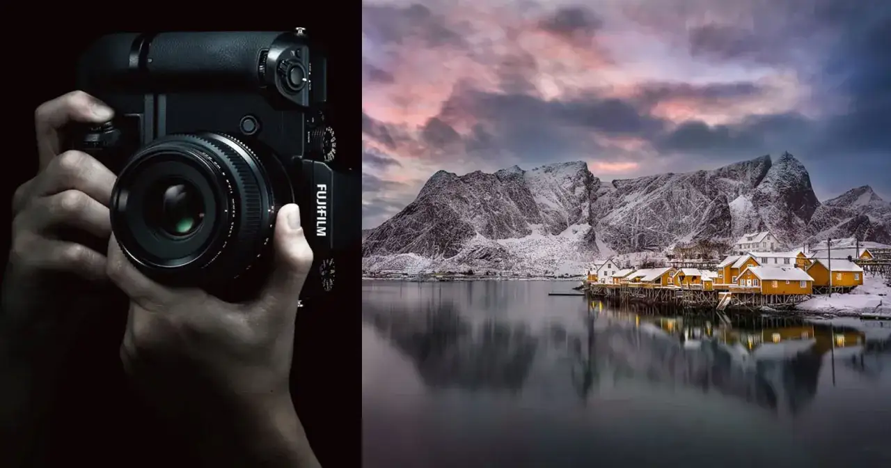 Dłonie trzymają aparat Fujifilm GFX 50s II. Po prawej stronie zimowy krajobraz z żółtymi domkami nad wodą i ośnieżonymi górami.