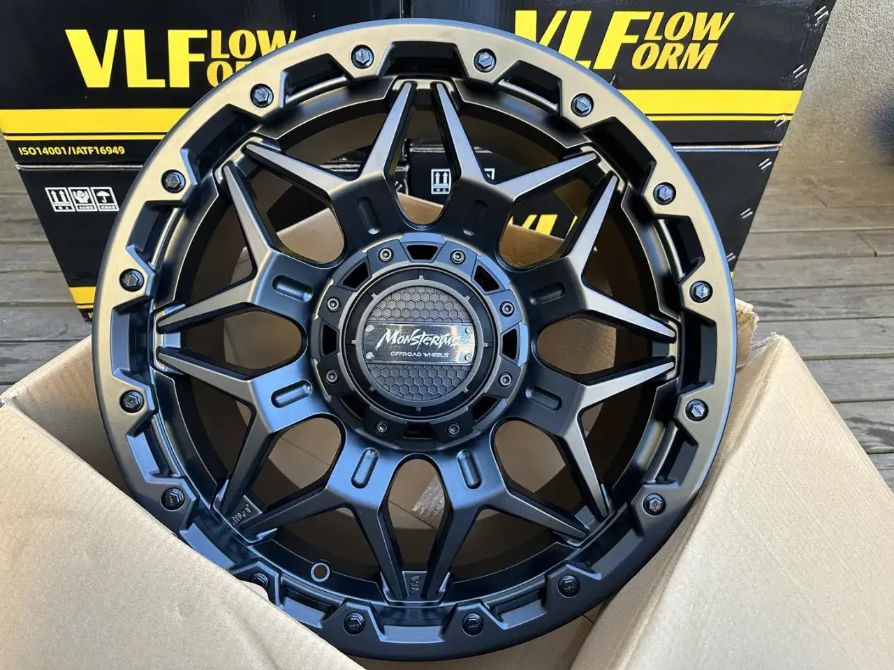 Nowy, czarny, terenowy felga Monsterstorm, idealna do Jeep Grand Cherokee 3.6, w kartonie.
