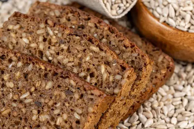 Zdjęcie Jaki chleb przy wysokim cholesterolu wspiera zdrowie serca i samopoczucie