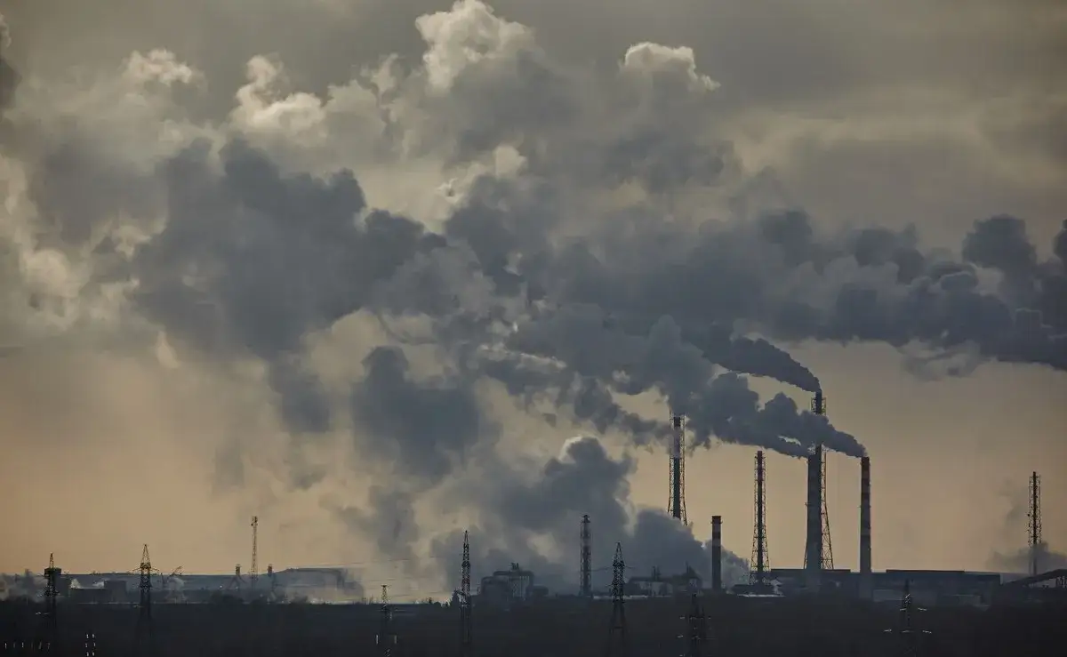 Zdjęcie Dlaczego ceny uprawnień do emisji CO2 rosną i jak to wpływa na biznes?