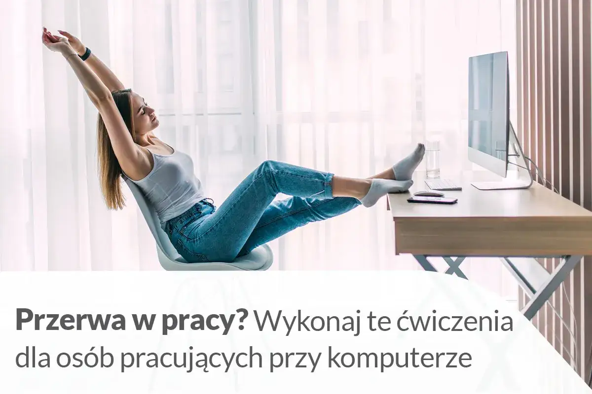 Kobieta rozciąga się przy biurku, wykonując ćwiczenia dla osób, które dużo siedzą.