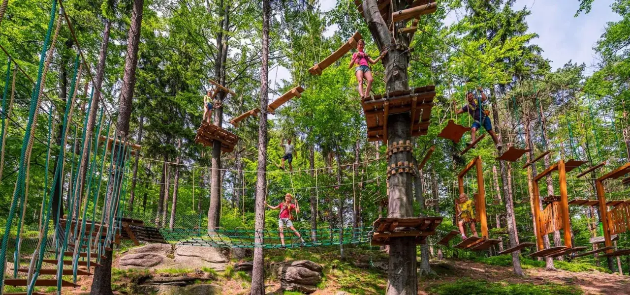 Park linowy Trollandia Szklarska Poręba rodzina