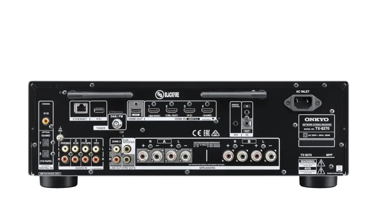 Tył amplitunera Onkyo TX-8270 z licznymi złączami, w tym HDMI, Ethernet, USB, oraz wyjściami pre out.