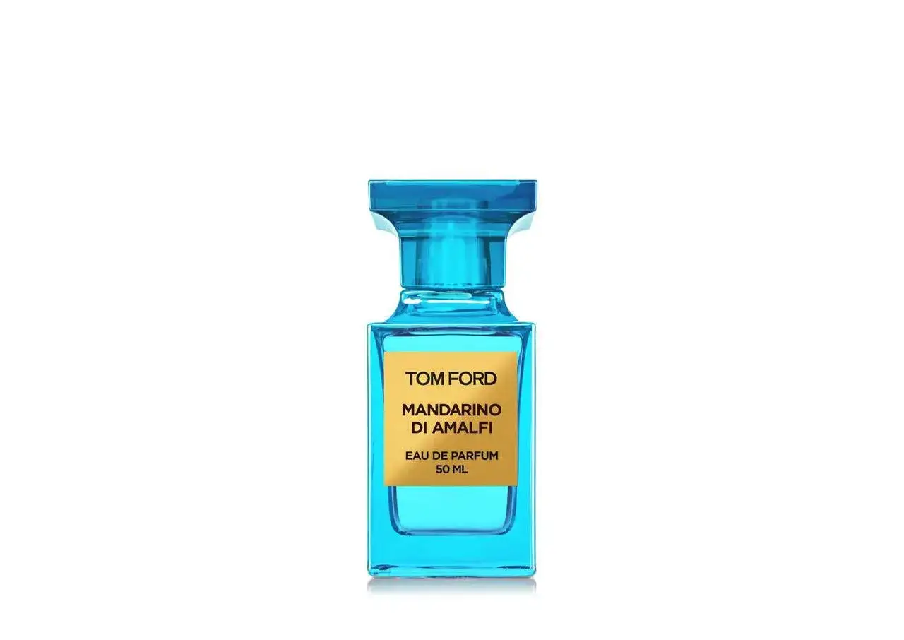 Niebieska butelka perfum Tom Ford Mandarino di Amalfi, 50 ml. Zapach przywołuje słońce i cytrusy z wybrzeża Amalfi.