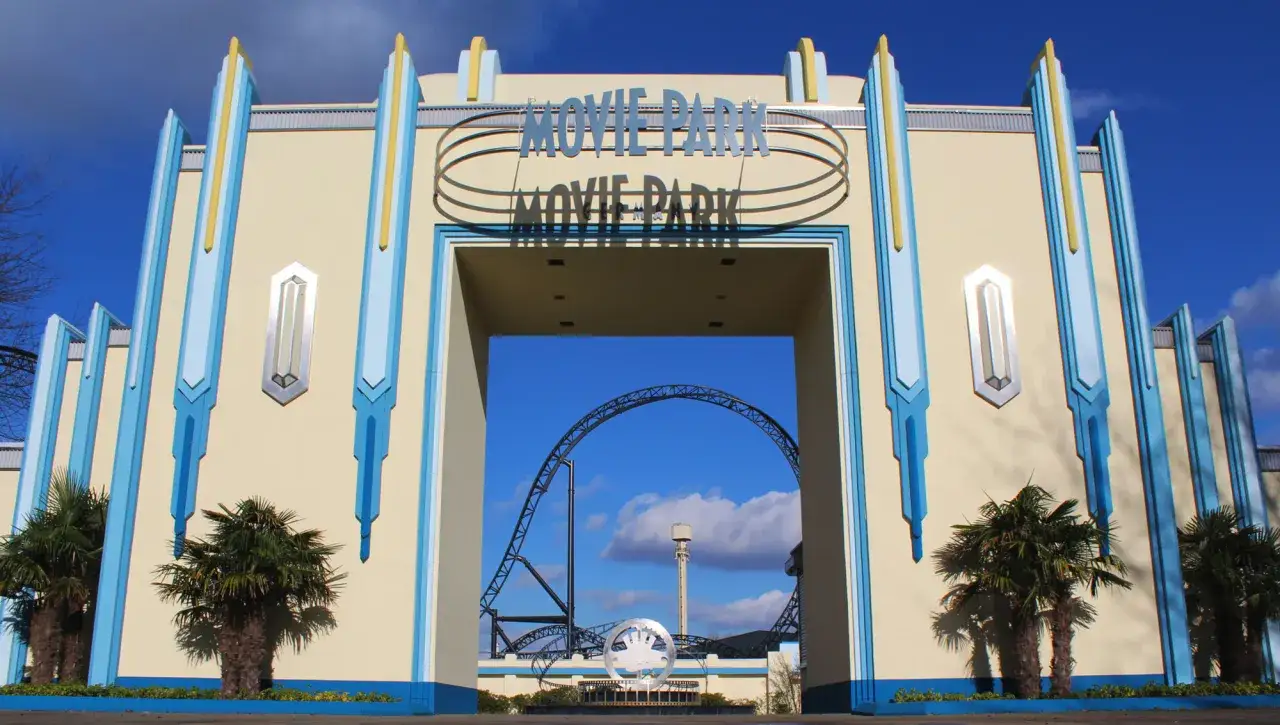 Movie Park Germany Eingang oder ikonische Attraktion