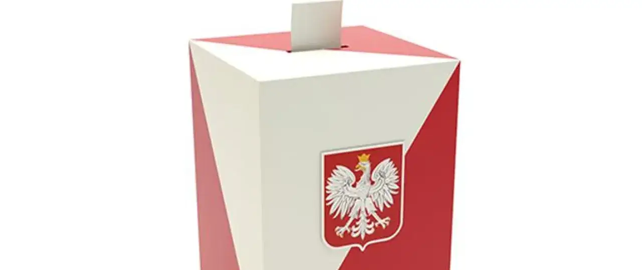 Polska urna wyborcza z godłem orła. Dowiedz się, jak głosować za granicą, by Twój głos miał znaczenie.