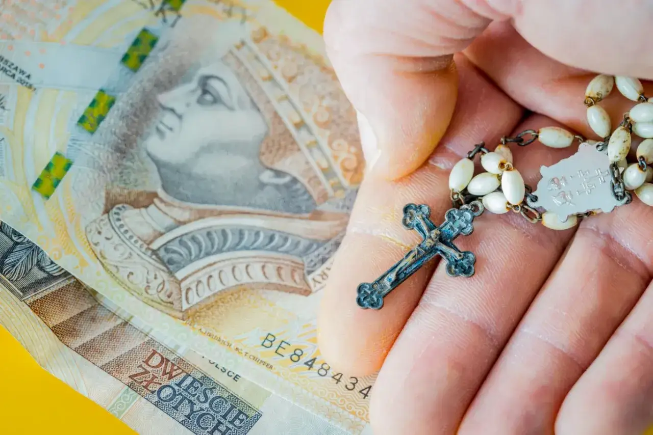 Pieniądze w kopercie na chrzciny