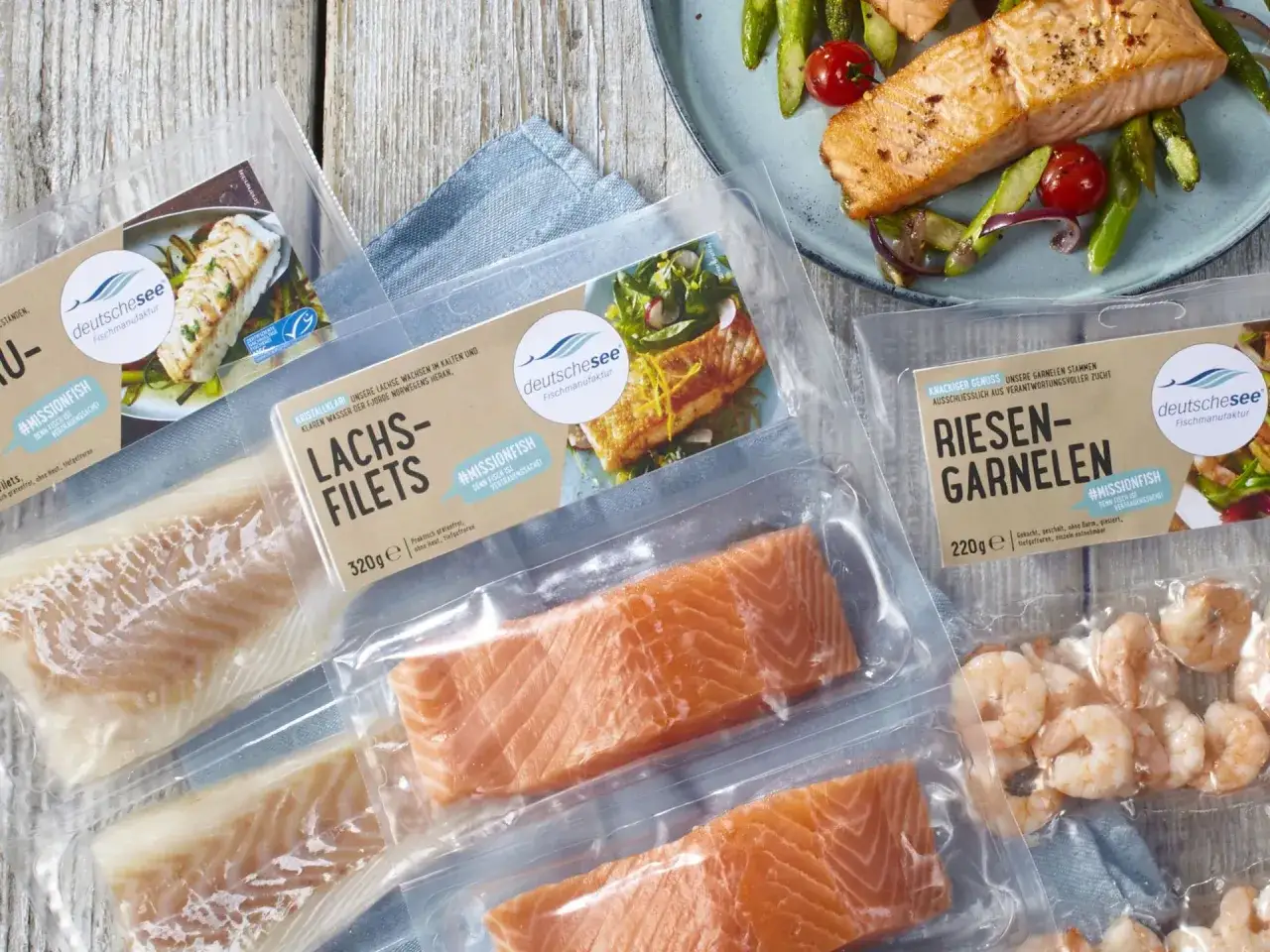 Verpackte Lachsfilets und Garnelen von Deutsche See. Perfekt zum schnellen Lachs auftauen und Genie&szlig;en.