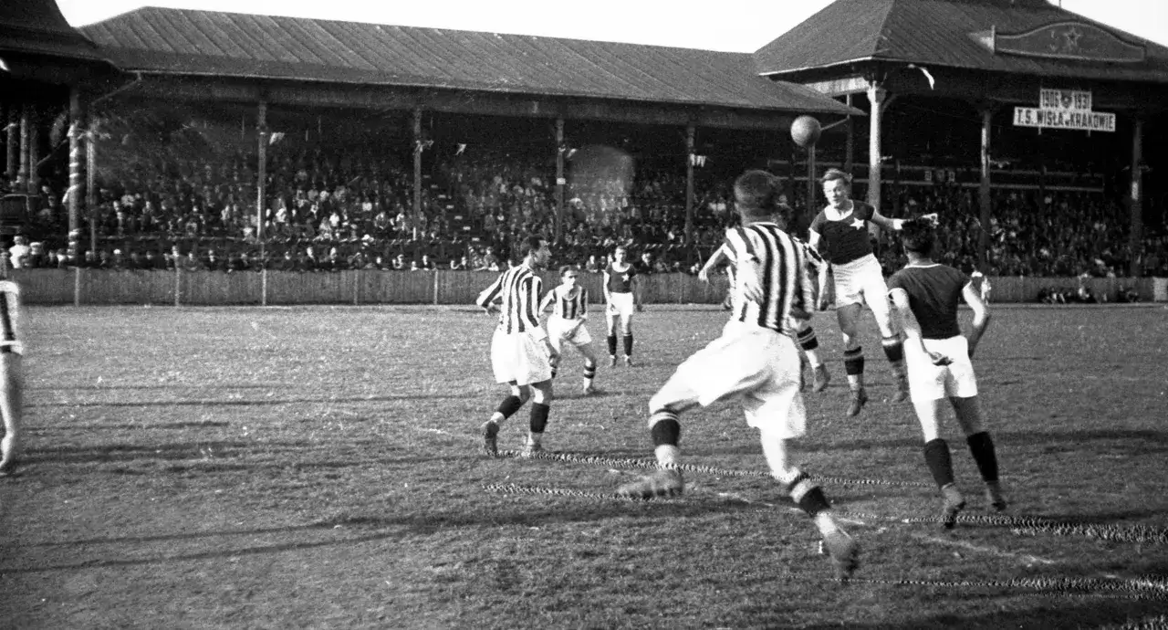 Ekstraklasa format rozgrywek historia por&oacute;wnanie