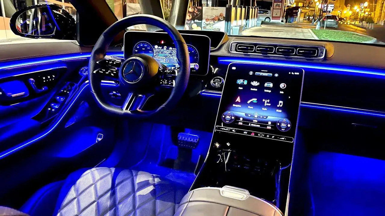 Mercedes Klasa S W223 wnętrze MBUX Digital Light