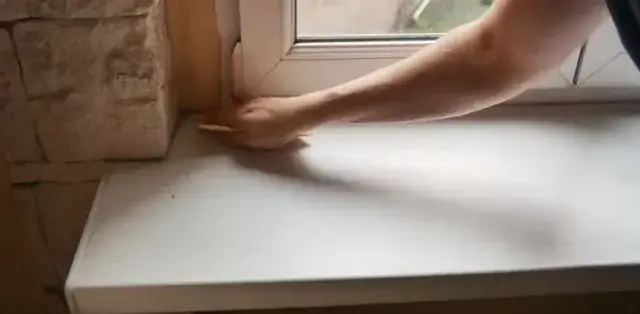 Renowacja parapetu przed i po