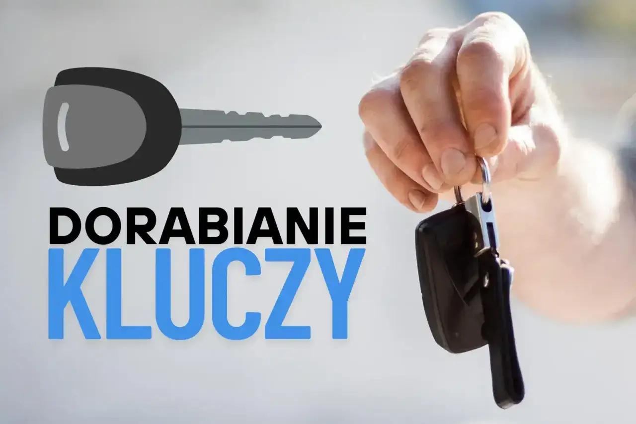 Zastanawiasz się, ile kosztuje dorobienie klucza do samochodu? Na zdjęciu kluczyk i brelok z pilotem.