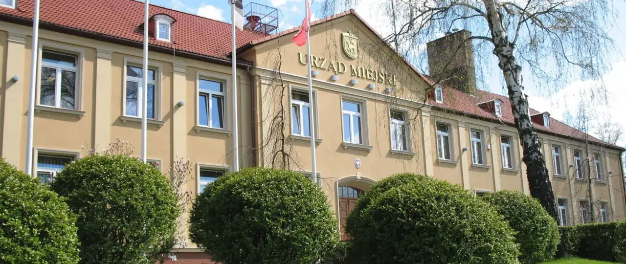 Urząd Miejski. Masz problem z mieszkaniem w domu bez odbioru? Zgłoś się tutaj.