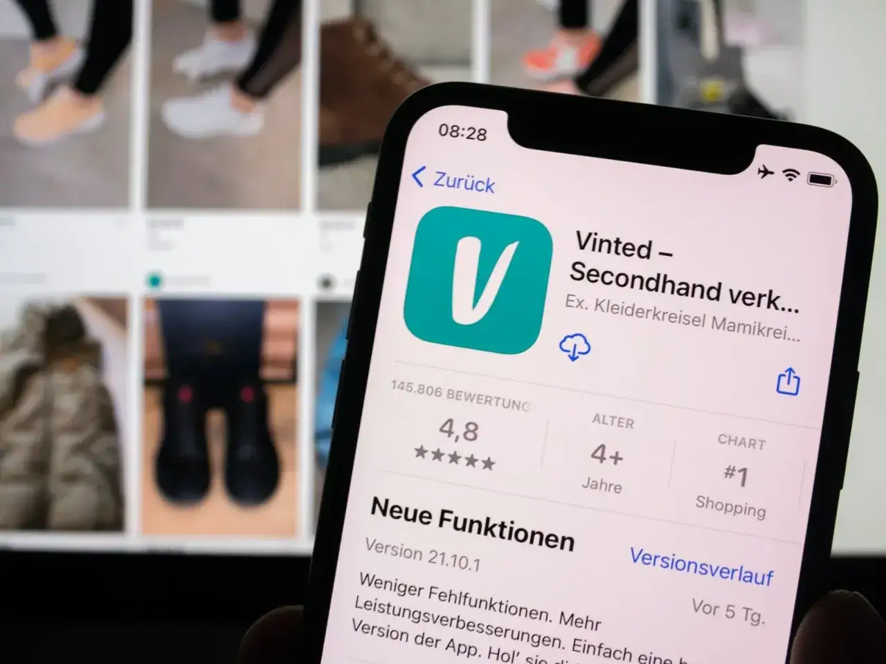 Aplikacja Vinted na telefonie. Dowiedz się, jak sprzedawać na Vinted przez przelew, przeglądając opis aplikacji i jej funkcje.
