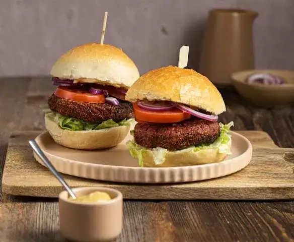 talerz mini burgerów wegetariańskich