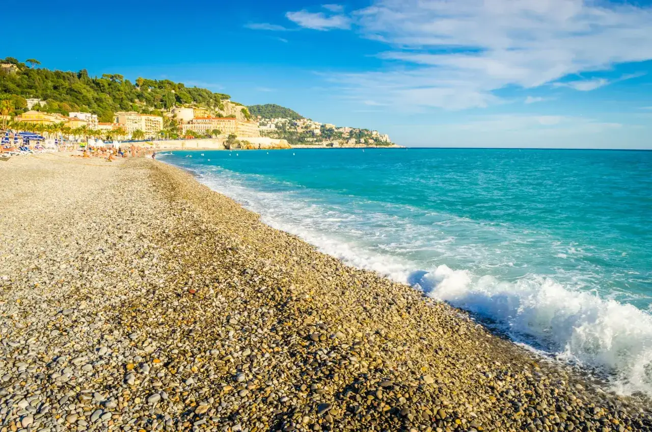 Vergleich Sandstrand und Kieselstrand Côte d'Azur