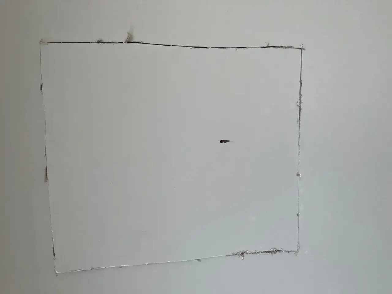 Naprawa dużej dziury w płycie gipsowo-kartonowej