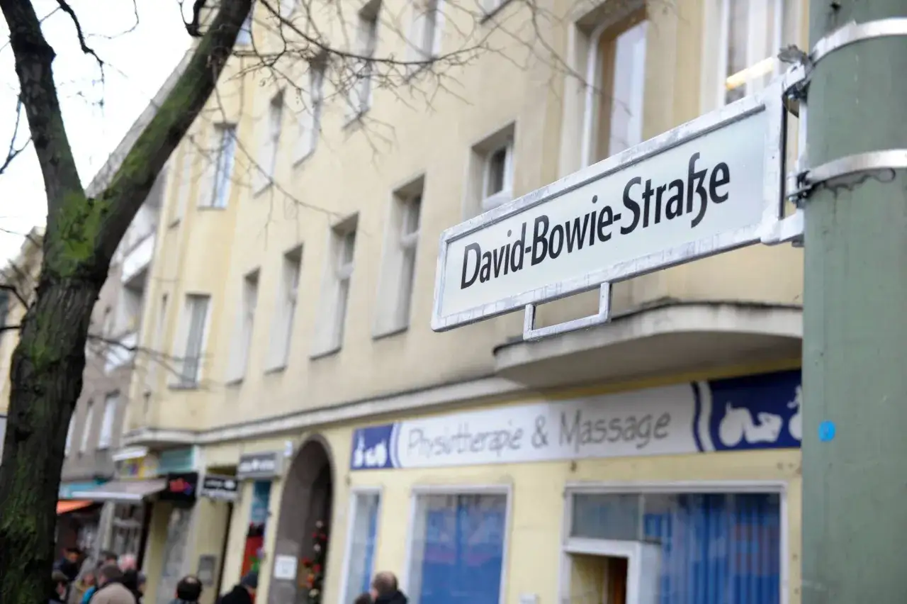 Stra&szlig;enschild 