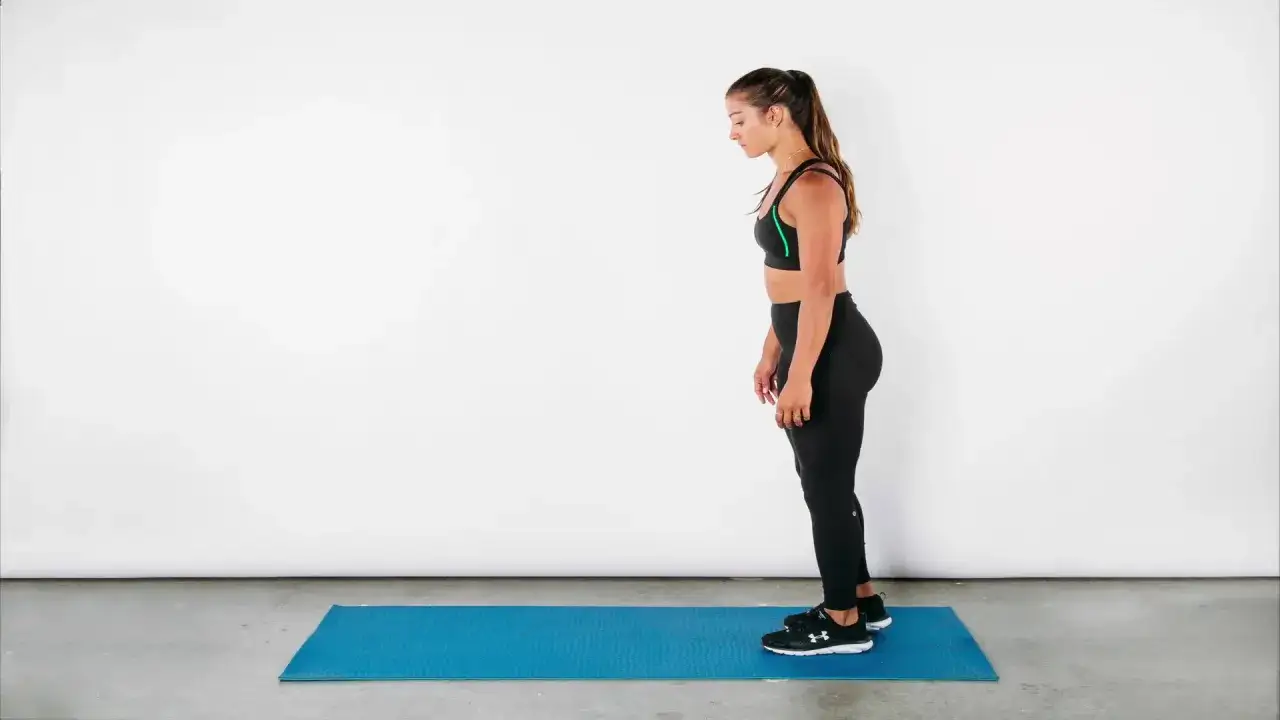 Mujer en ropa deportiva, lista para ejercicios de como adelgazar piernas.