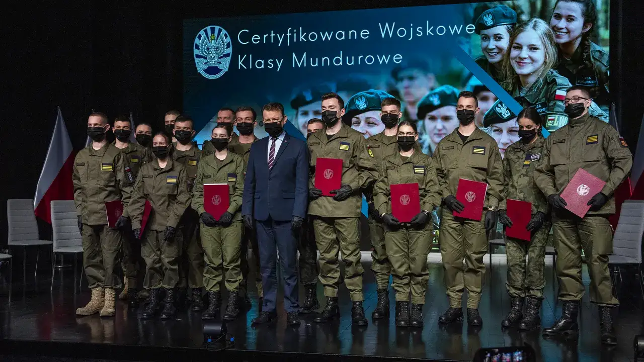 Absolwent cywilny w mundurze Wojska Polskiego