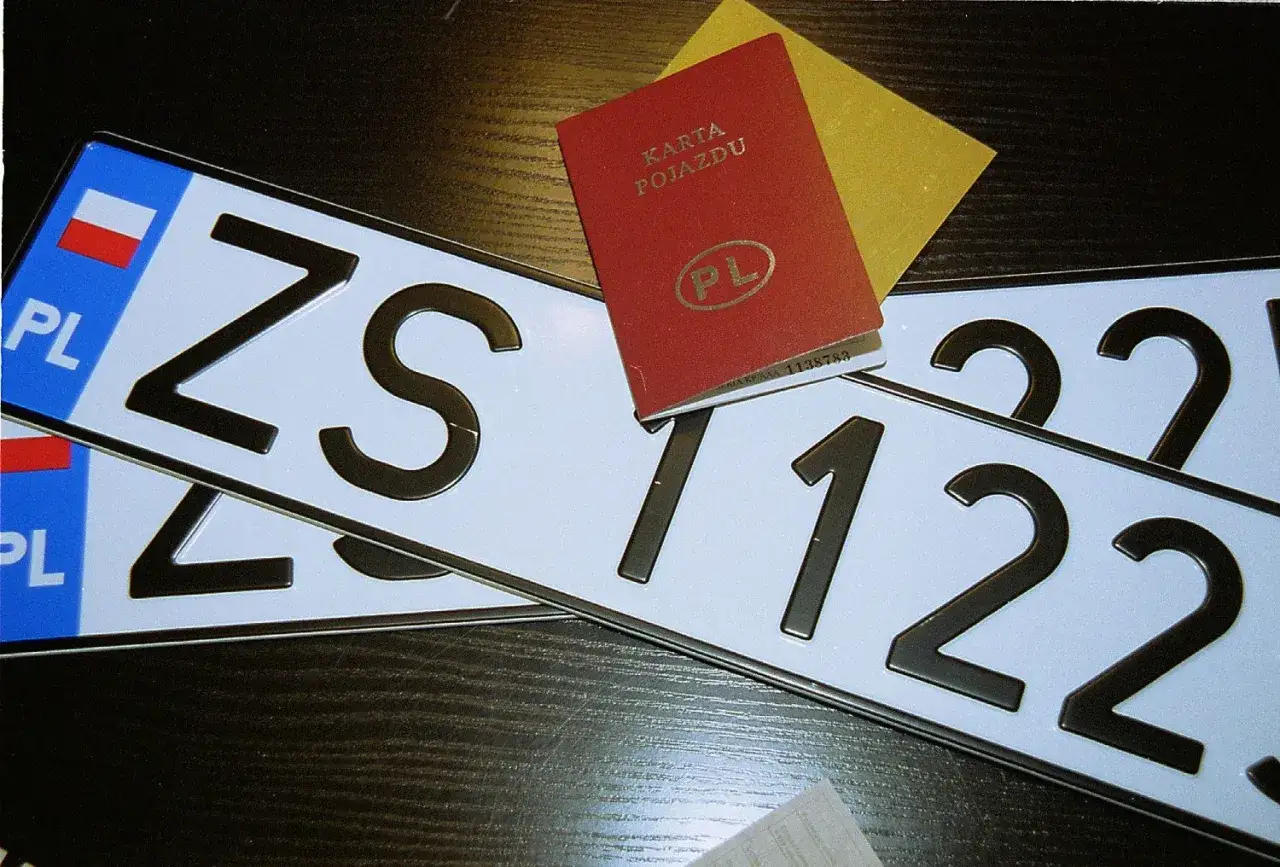 Karta pojazdu i tablice rejestracyjne ZS 1122. Dokumenty do rejestracji samochodu.