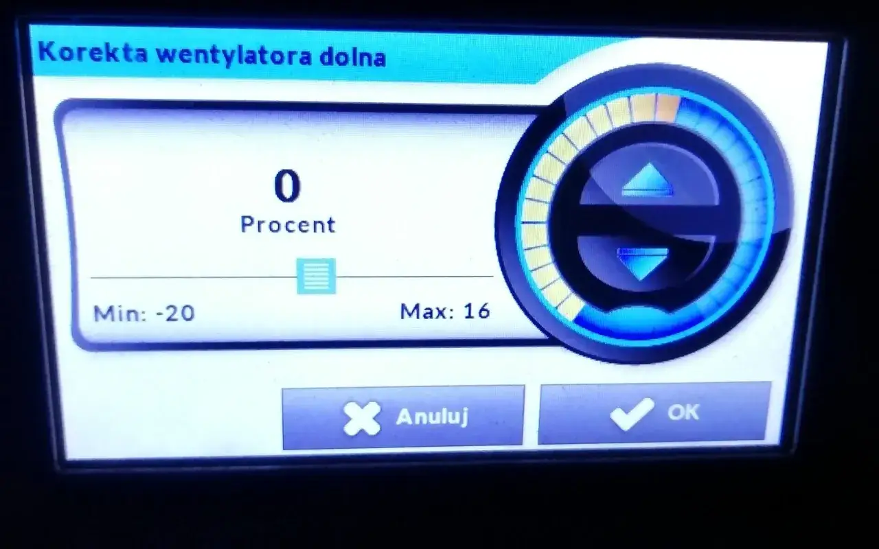 Ekran korekty wentylatora. Wartość 0%, zakres od -20 do 16. Brak defro kodów błędów.
