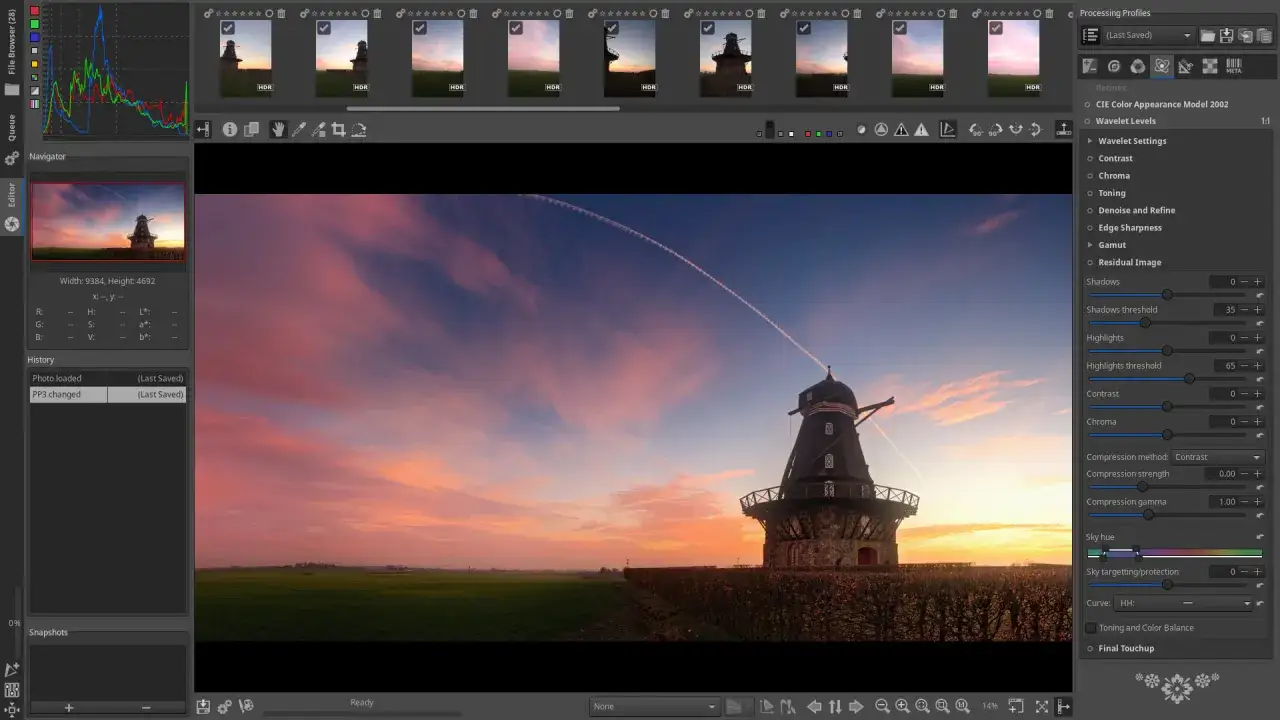 Wiatrak na tle zachodzącego słońca, edytowany w programie **nx studio**.