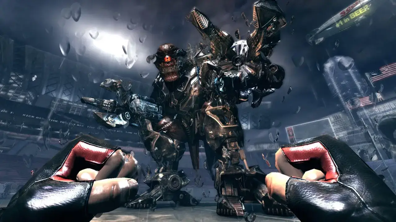 Ręce gracza w rękawiczkach gotowe do akcji. Przed nimi gigantyczny, mechaniczny potwór, jak z gry Duke Nukem Forever.
