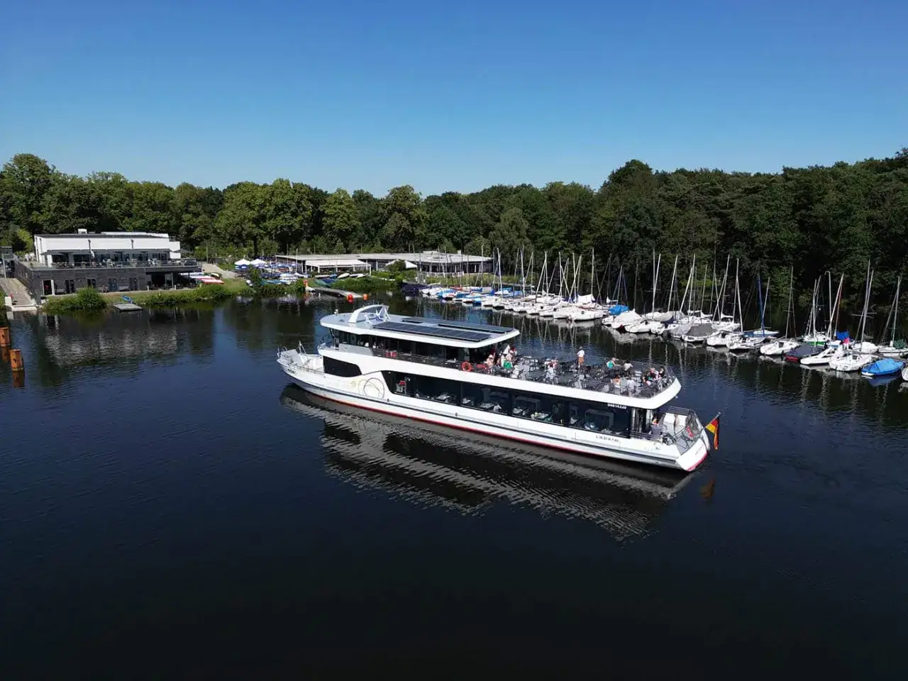 Zwei-Deck-Schiff auf dem Halterner See. Informieren Sie sich &uuml;ber die Schifffahrt Haltern am See Preise f&uuml;r eine entspannte Auszeit.