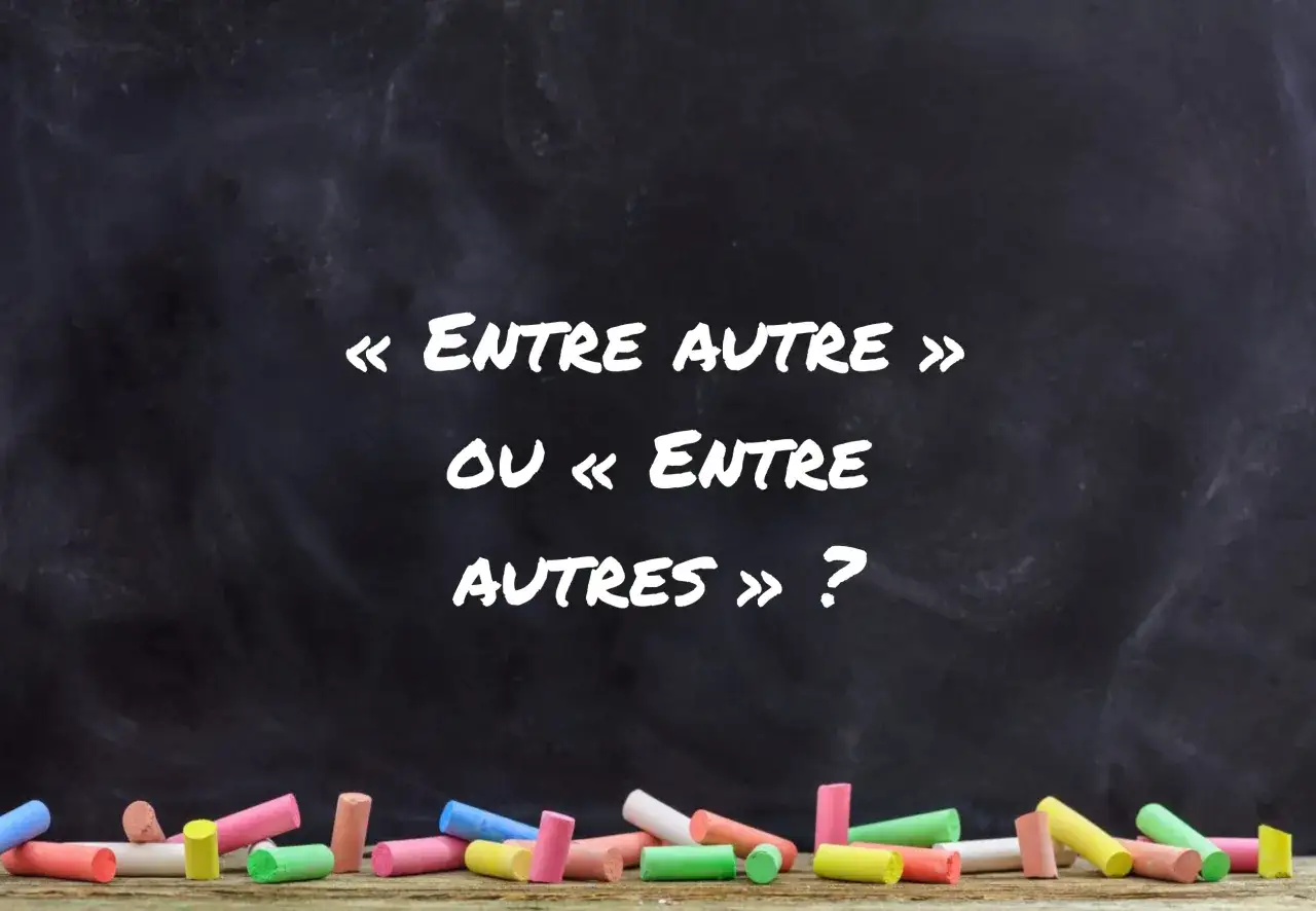 Tableau noir avec des craies colorées. Le texte demande : « Entre autre » ou « Entre autres » ?