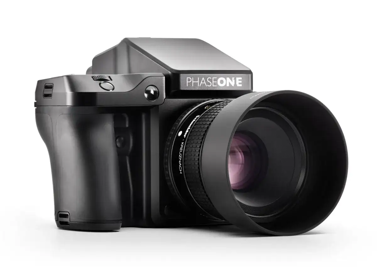 Profesjonalny aparat Phase One XF z obiektywem.
