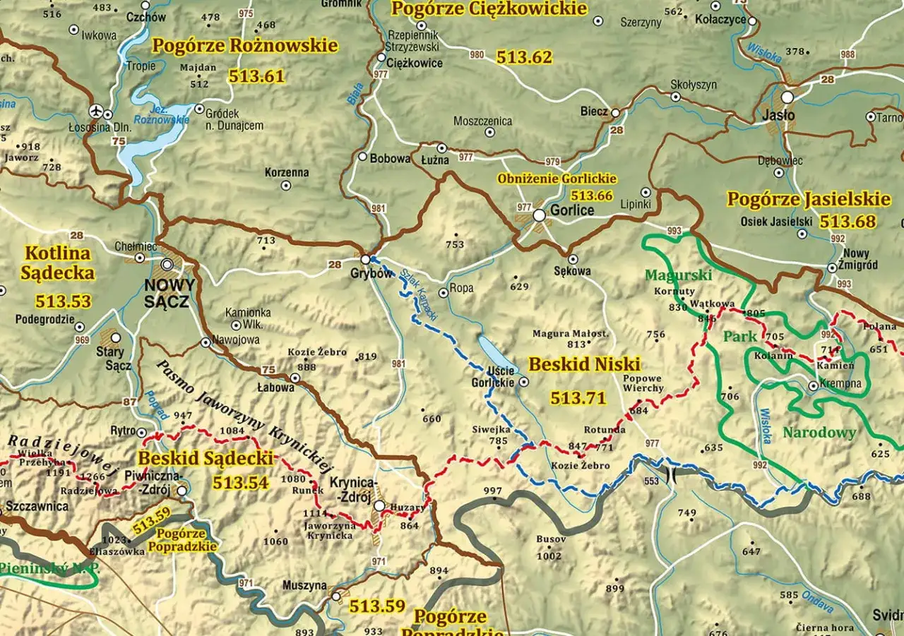 Mapa turystyczna przedstawiająca łańcuch g&oacute;rski z Tatrami, z zaznaczonymi szlakami i miejscowościami.