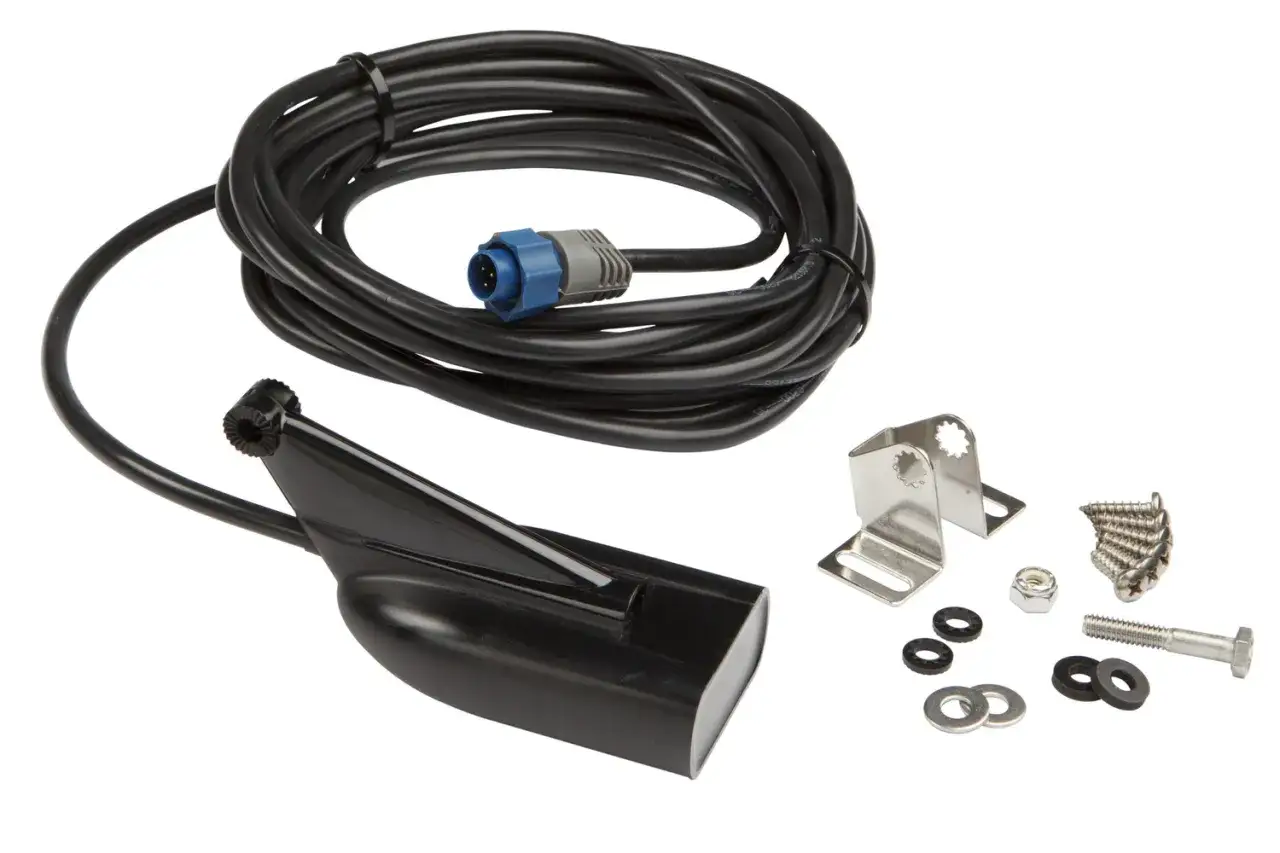Kit pour installation sonde Lowrance : sonde, c&acirc;ble, connecteur, fixation et visserie.