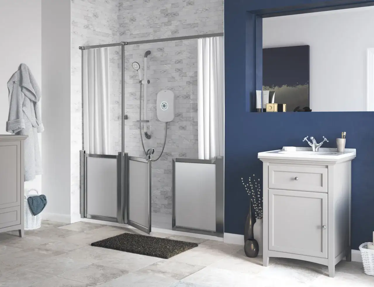 Une salle de douche pmr moderne avec des portes pliantes, un pommeau de douche et un chauffe-eau blanc. Un lavabo gris est &agrave; droite.