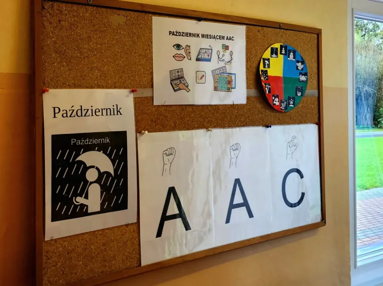 Różne metody komunikacji osób niesłyszących