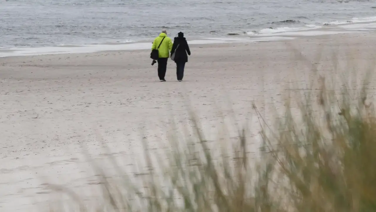 Spacerem po plaży, gdzie powietrze nasycone jest jodem. To miejsce, gdzie jest najwięcej jodu w Europie, idealne dla zdrowia.