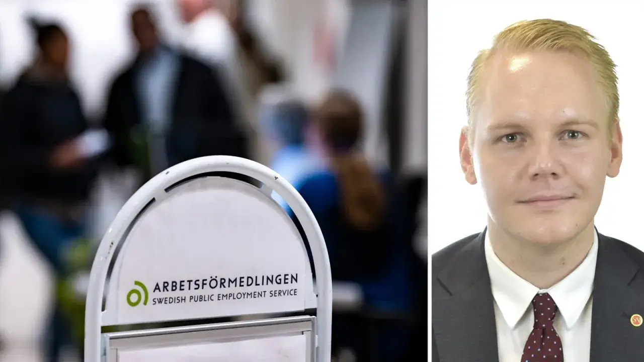 Arbetsförmedlingens skylt och en ung man i kostym. Mannen har ett tydligt inflytande över sin framtid.