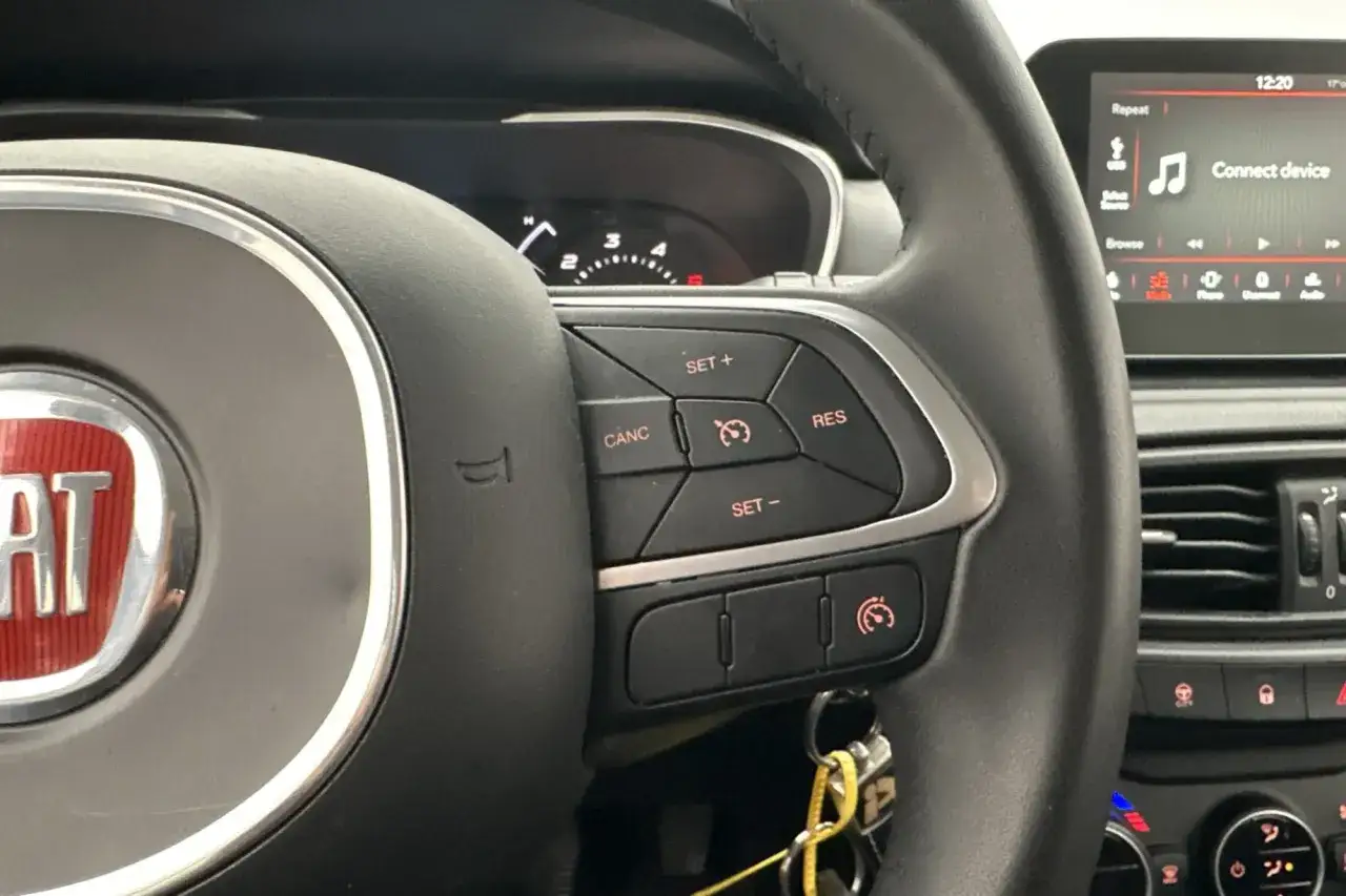 Rattknappar p&aring; en Fiat Tipo, med en symbol som indikerar ett potentiellt fiat tipo problem.